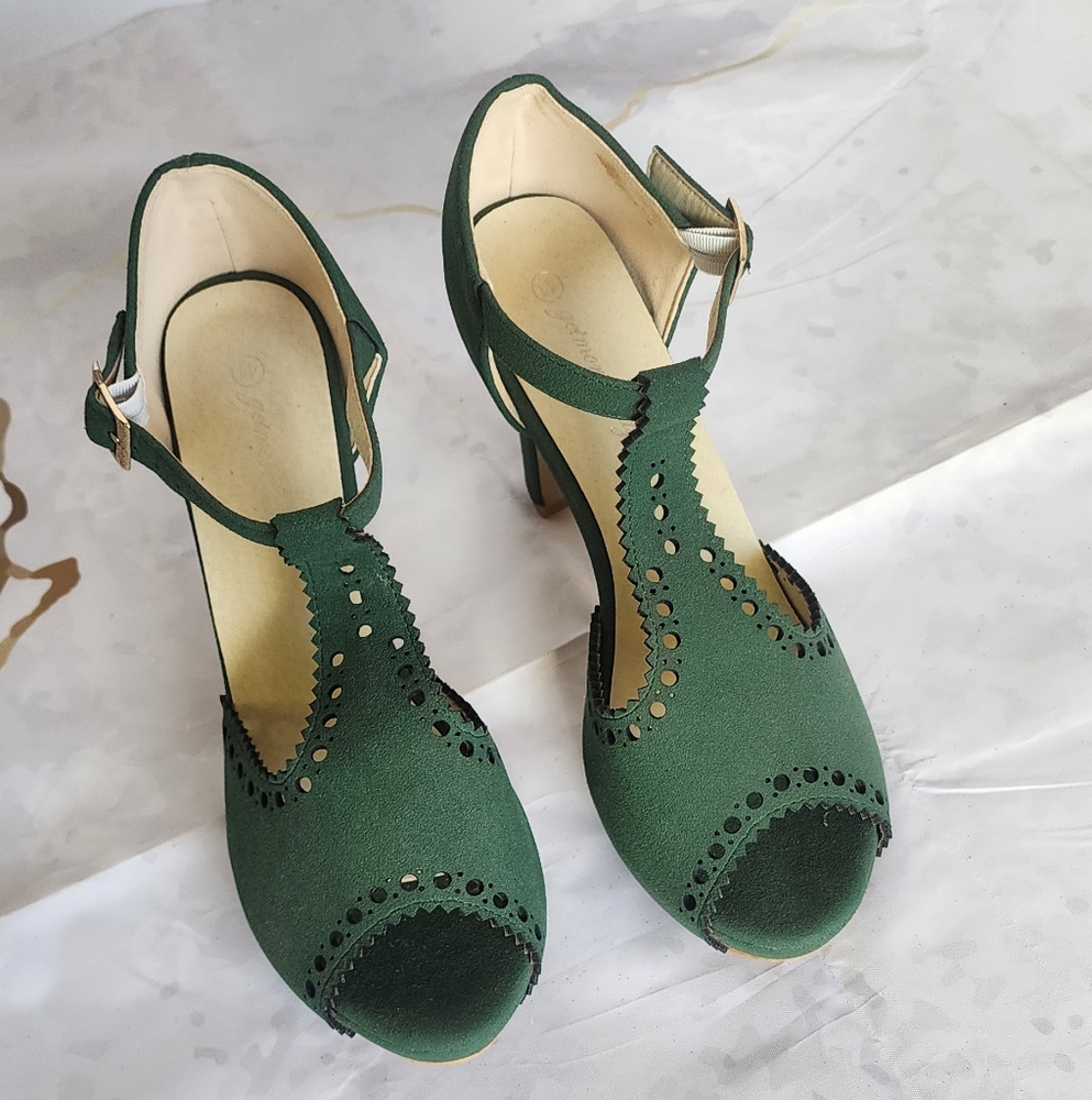 NWOT Getmorebeauty women's shoes